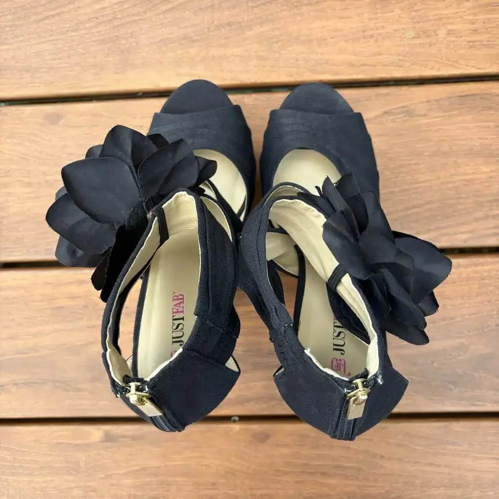 New JustFab Agnese Black Fabric Platform Wedge Sandals - Floral Accents Size 8.5